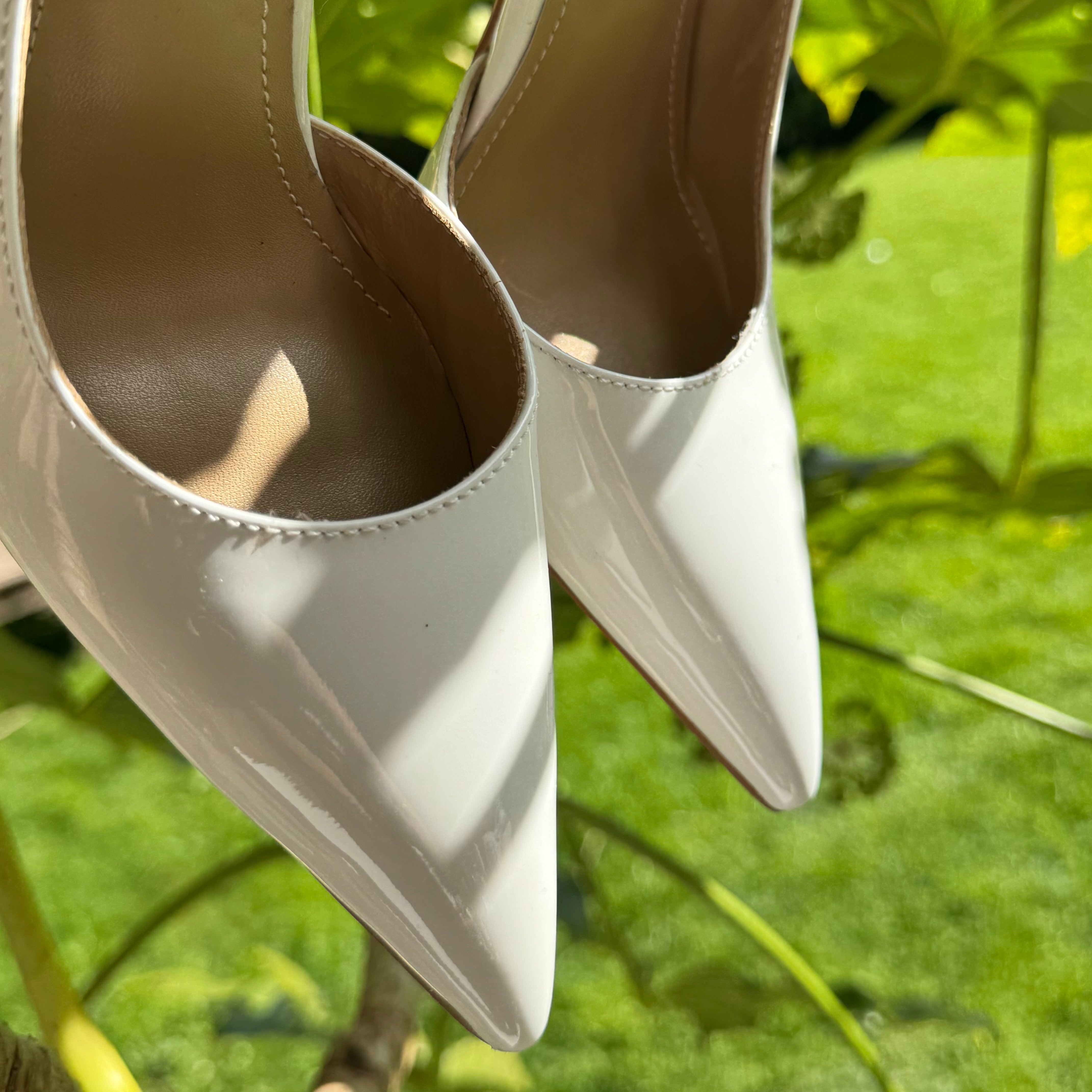 *LALITA WHITE  - d'orsay cut heels