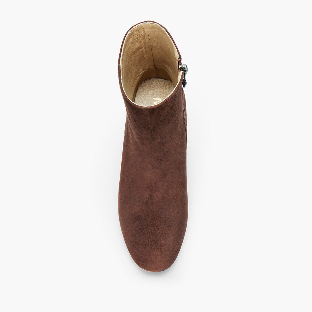 AMATA - classic brown suede ankle boots