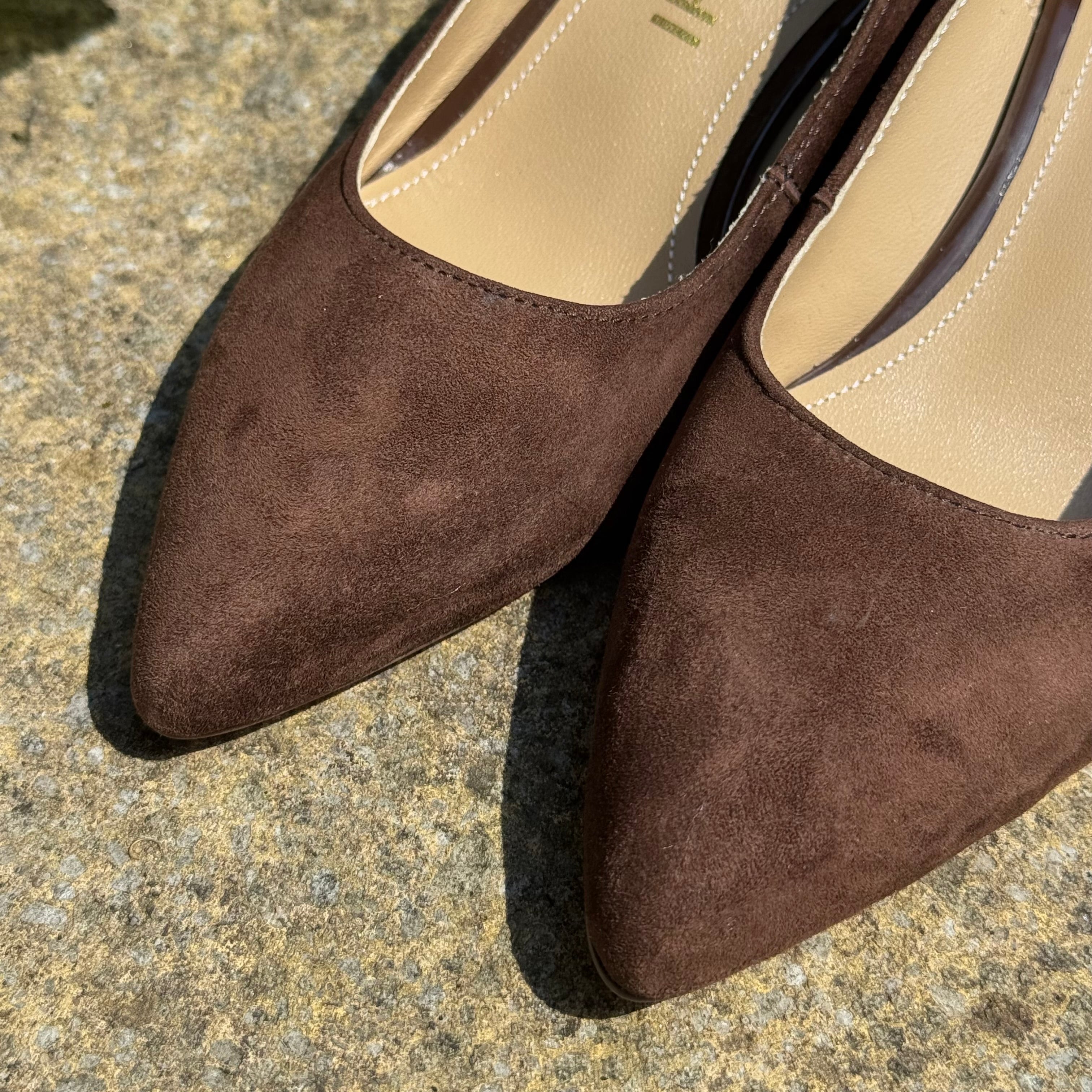 *DIARA CHOCOLATE - suede chunky heel pumps (production samples)
