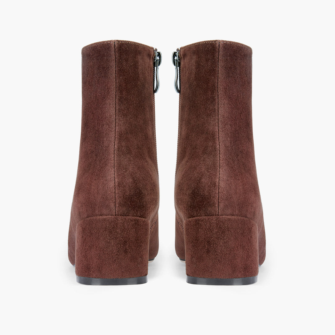 AMATA - classic brown suede ankle boots