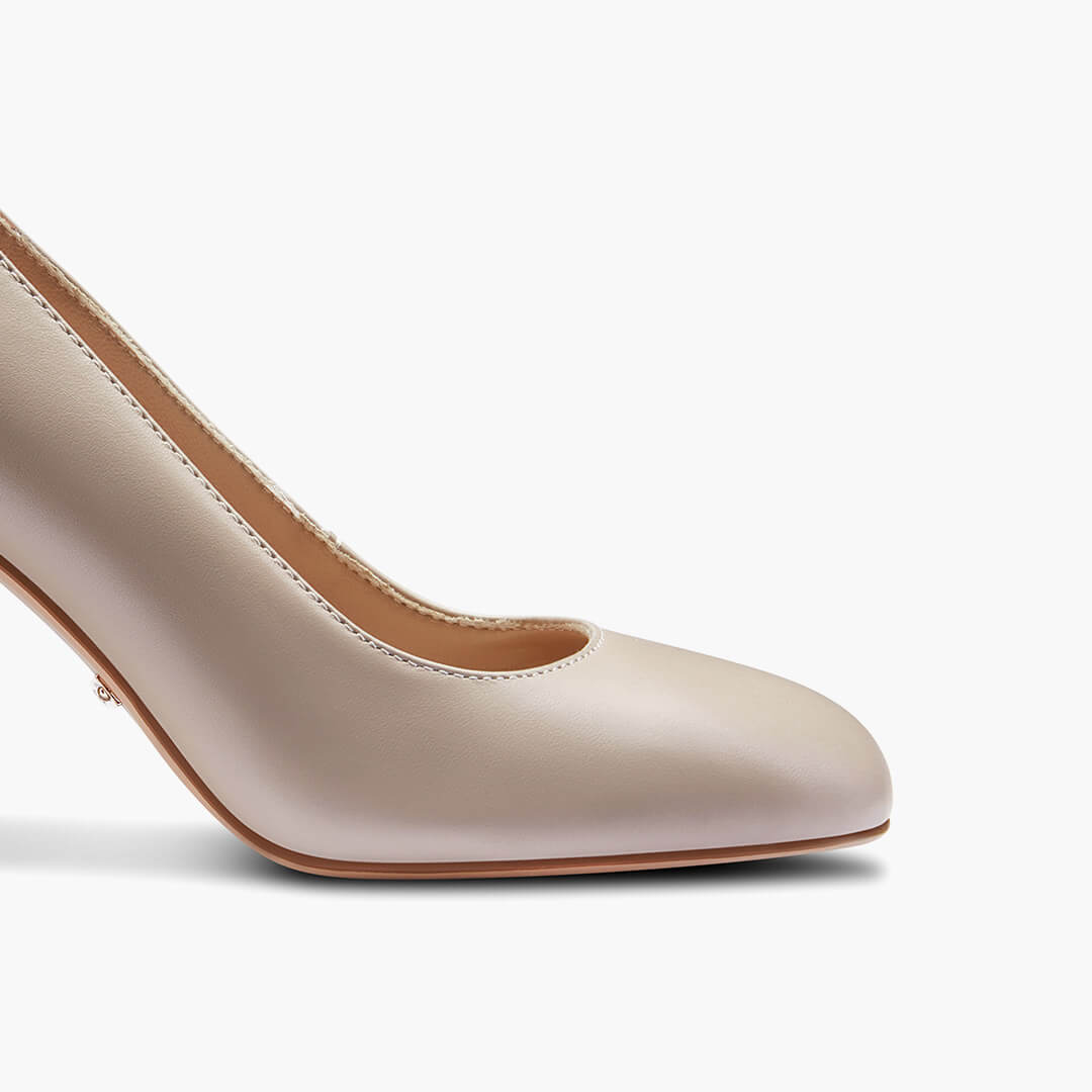 *ESHA - beige leather chunky high heel pump