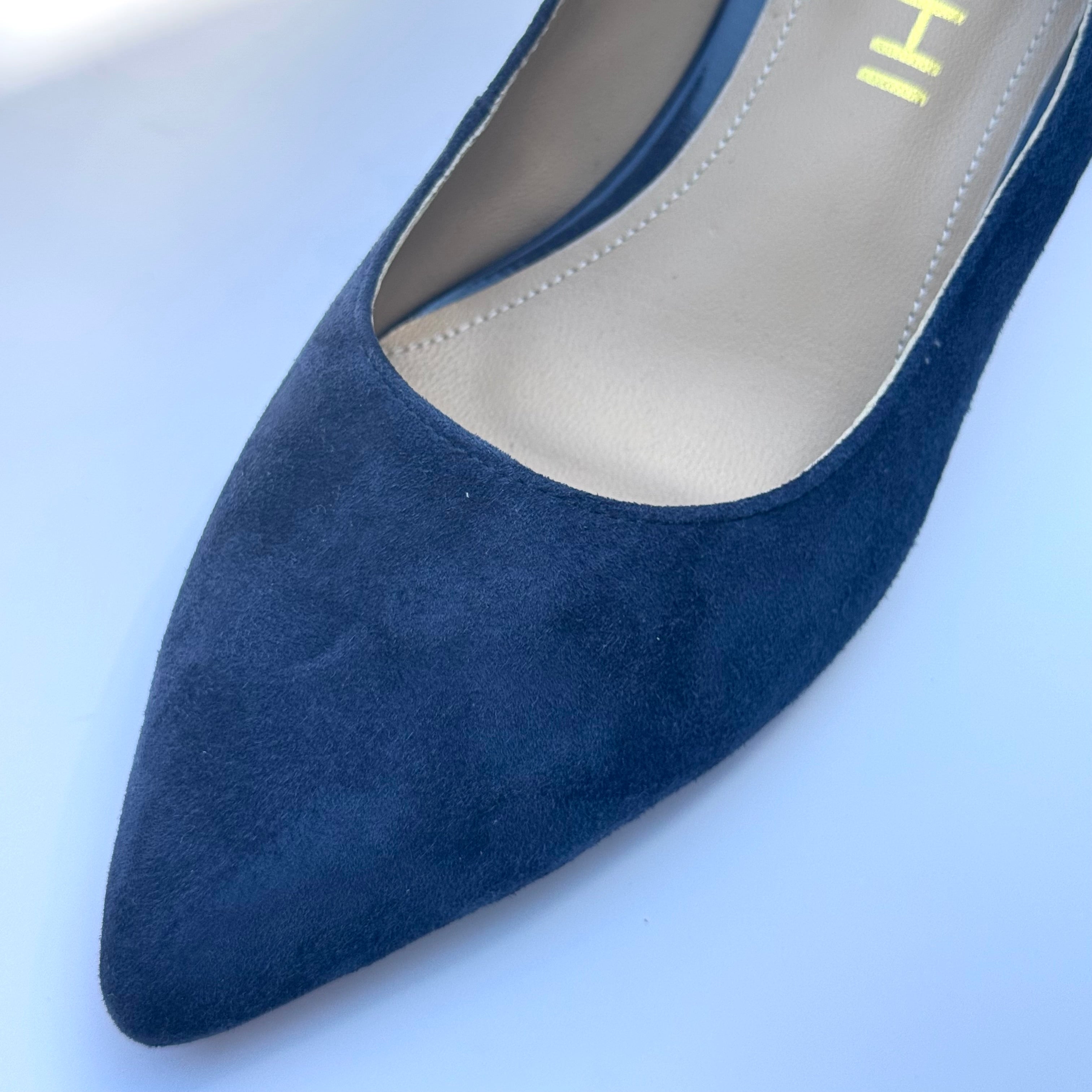 *DIARA NAVY - suede chunky heel pumps (production samples)