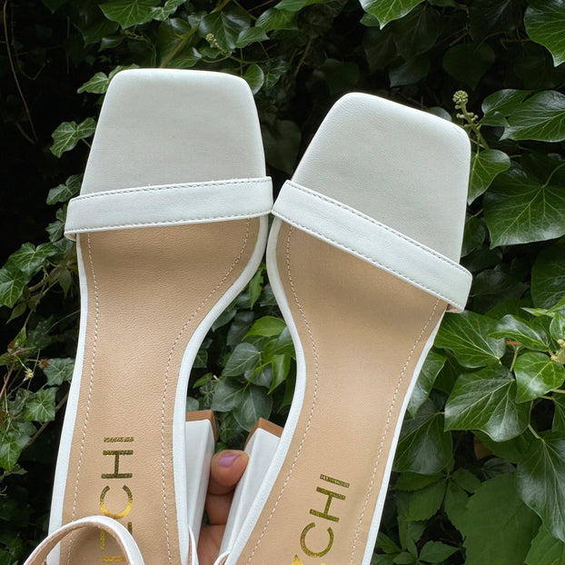 *MINNY - white strappy sandal