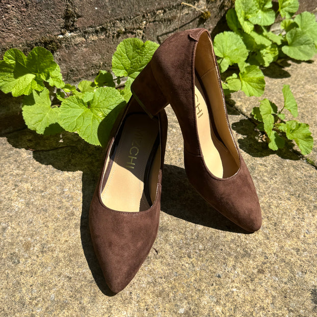 *DIARA CHOCOLATE - suede chunky heel pumps (production samples)
