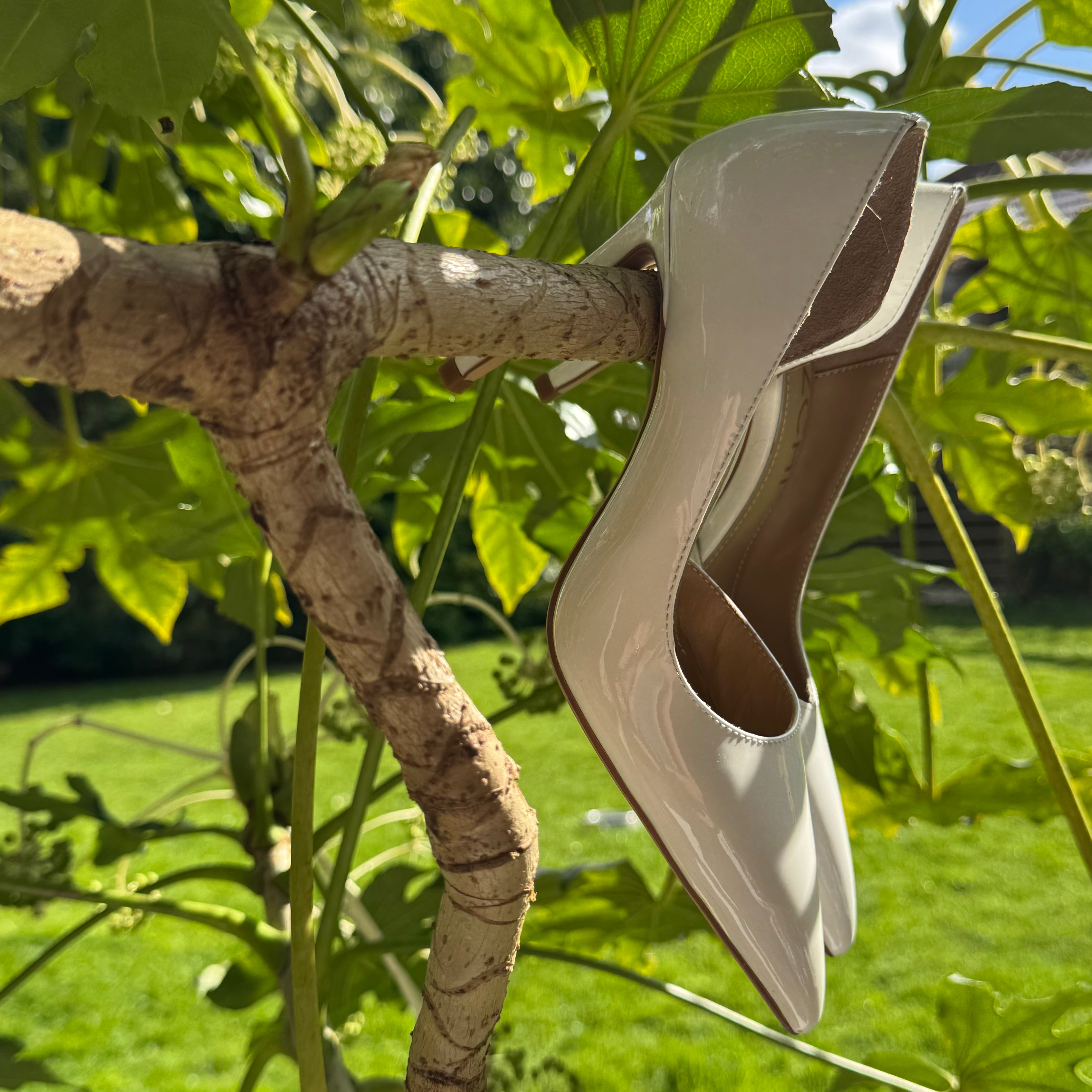 *LALITA WHITE  - d'orsay cut heels