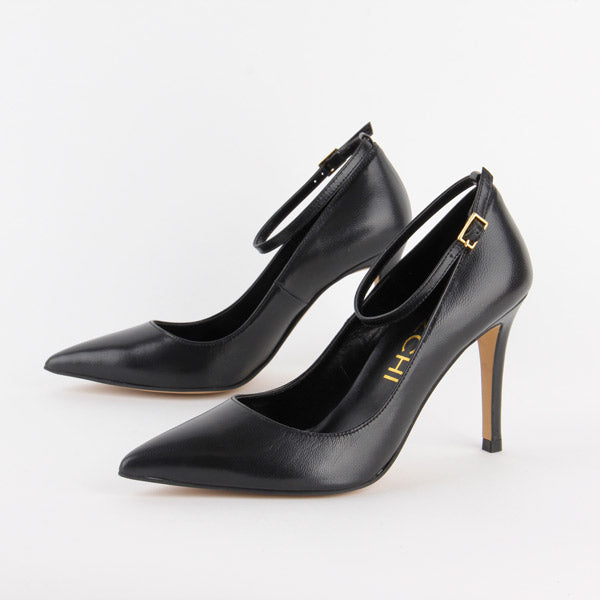 Size 2 hot sale black pumps