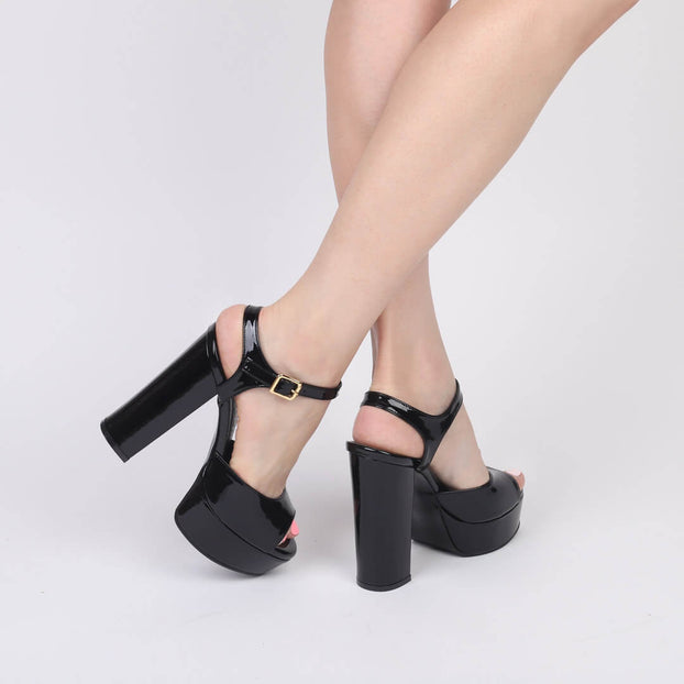 Size hot sale 2.5 heels