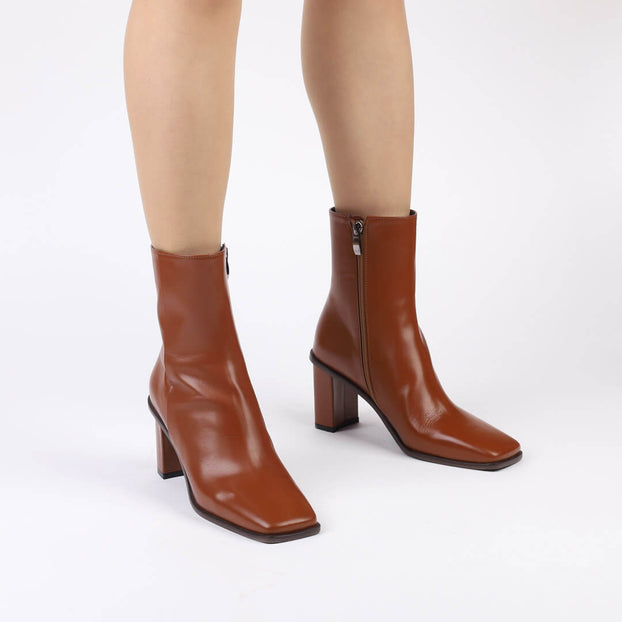 DIVINE BROWN - ankle boots