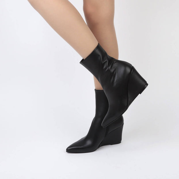 LAGOA - point toe ankle boot