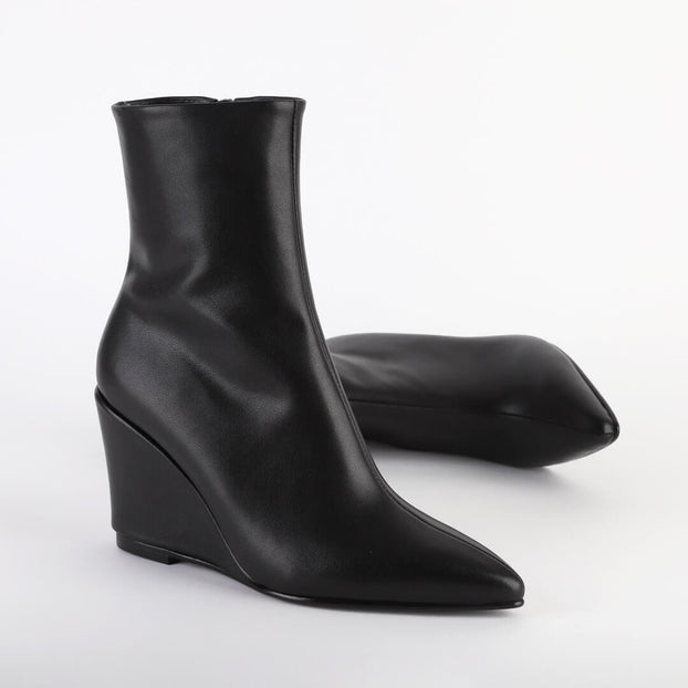 LAGOA - point toe ankle boot