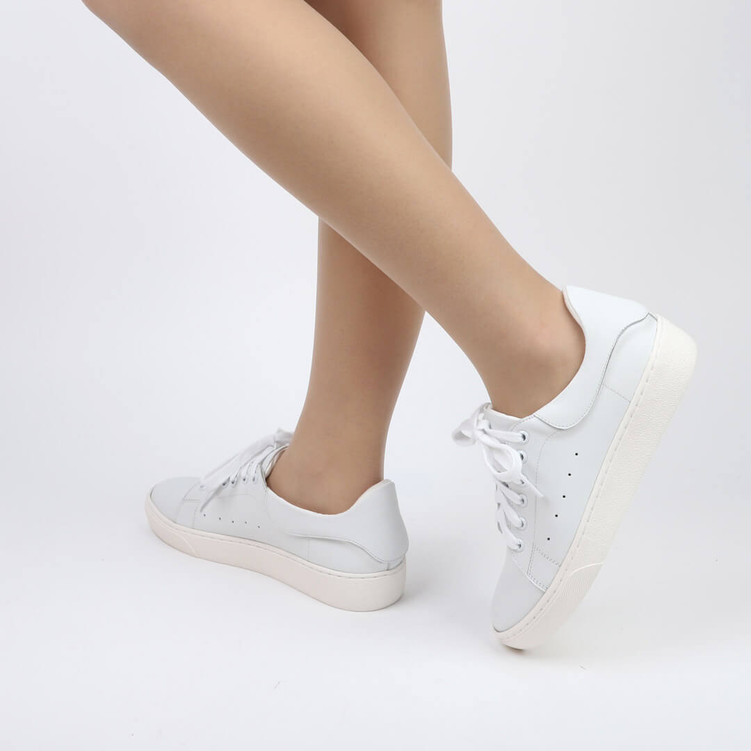 *KULT - white, 3cm size UK 2.5