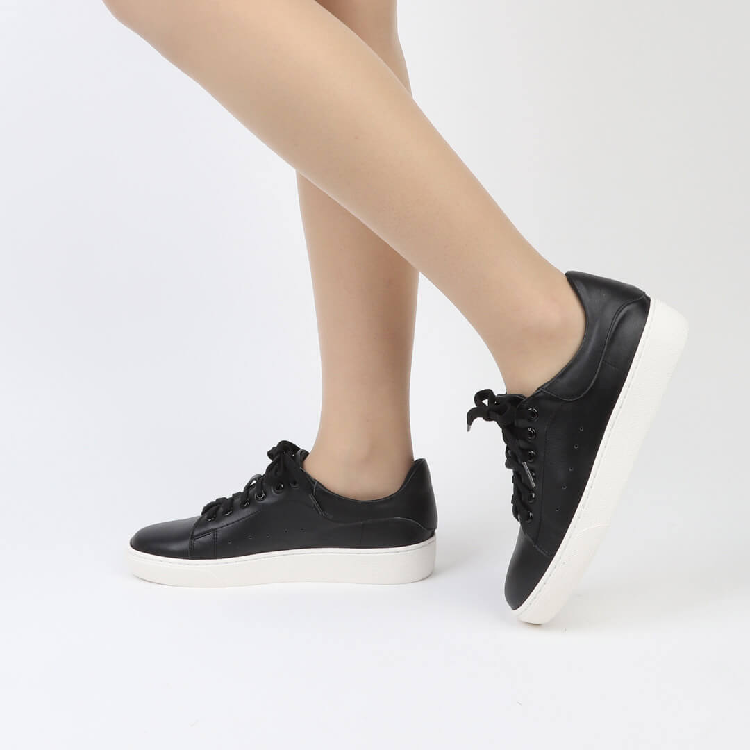 *KULT - white, 3cm size UK 2.5