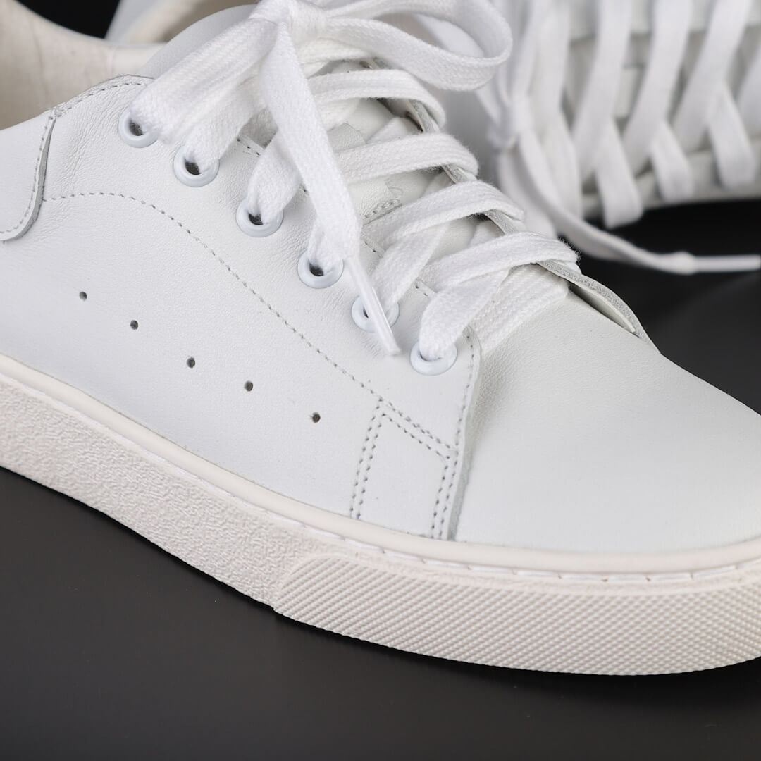 *KULT - white, 3cm size UK 2.5