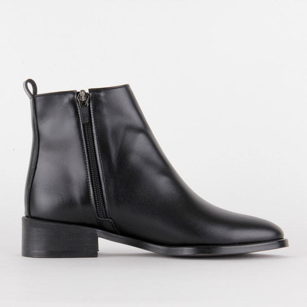 *MARION - black, 3cm size UK 2 (worn in photo shoot, light creases)