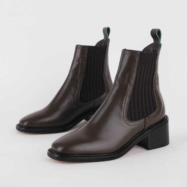 ACRA - chelsea boots