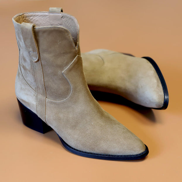 OMARI - cowboy ankle boots
