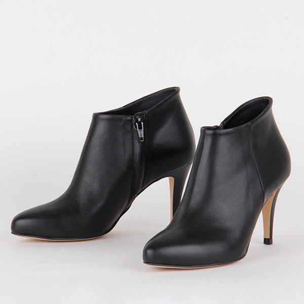 *KANE - black leather, 8cm size UK 2